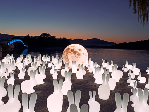 54d-qeeboo-rabbit-lamp-outdoor-led-by-stefano-giovannoni(1)